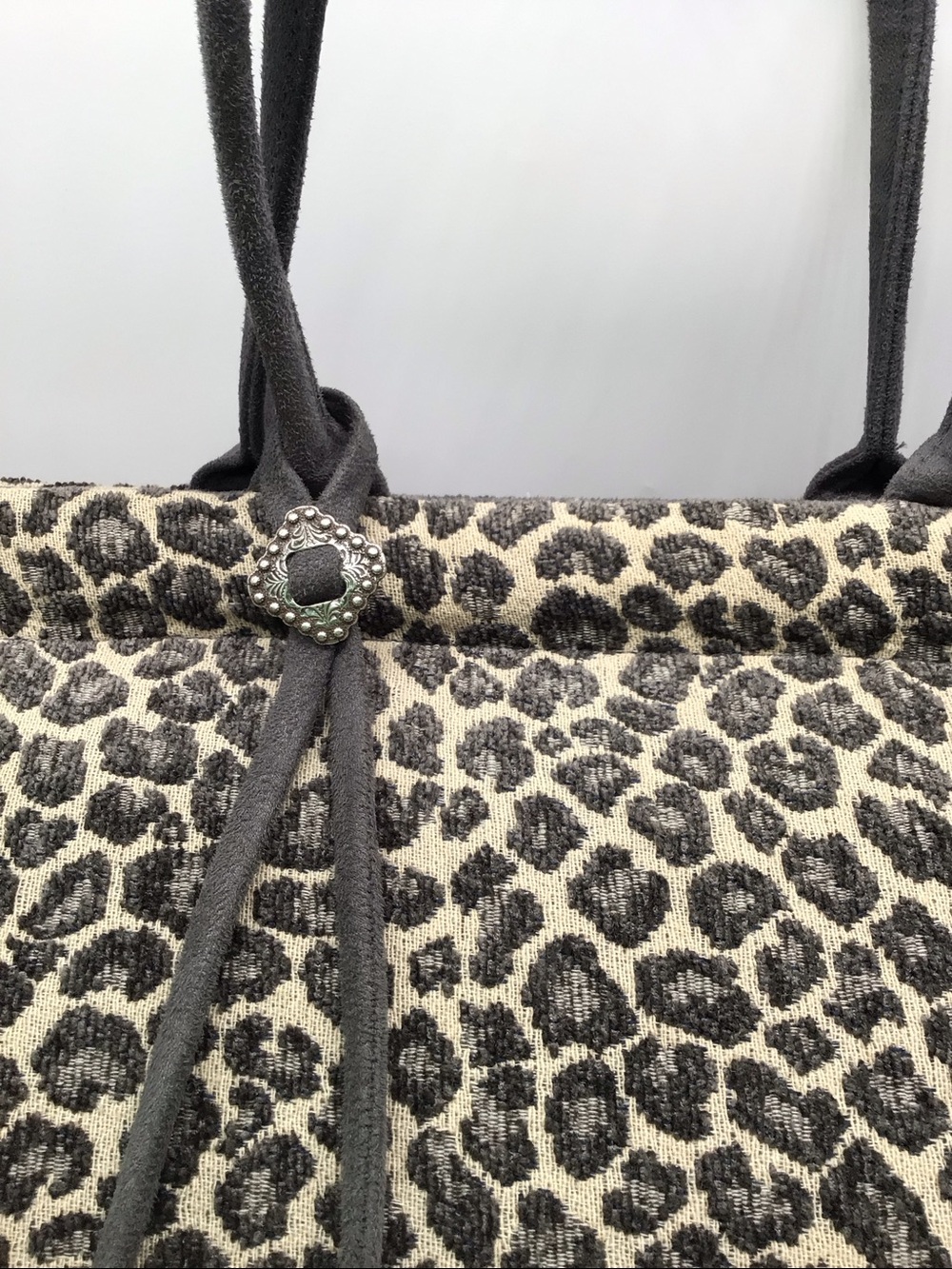 Atenti Weekend Overnight Gray Leopard Print Bag - Picture 2 of 10